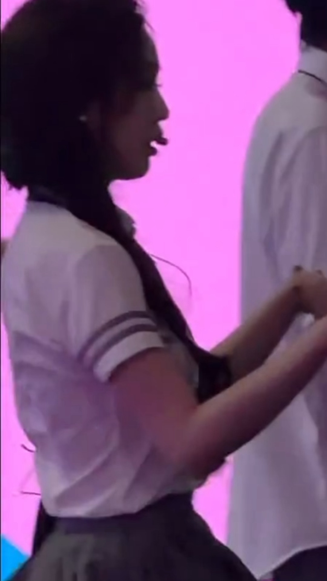 吴宣仪你好星期六.吴宣仪爱上另一个我 一点制服的吴选