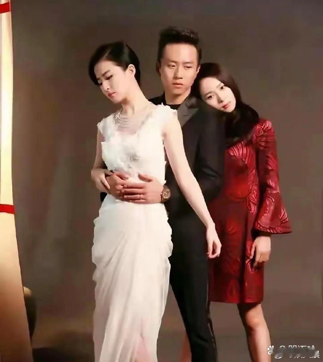 邓超也太敢了！这种照片都敢发，就不怕孙俪娘娘看到吗？坐等回家跪搓衣板，看你怎么交