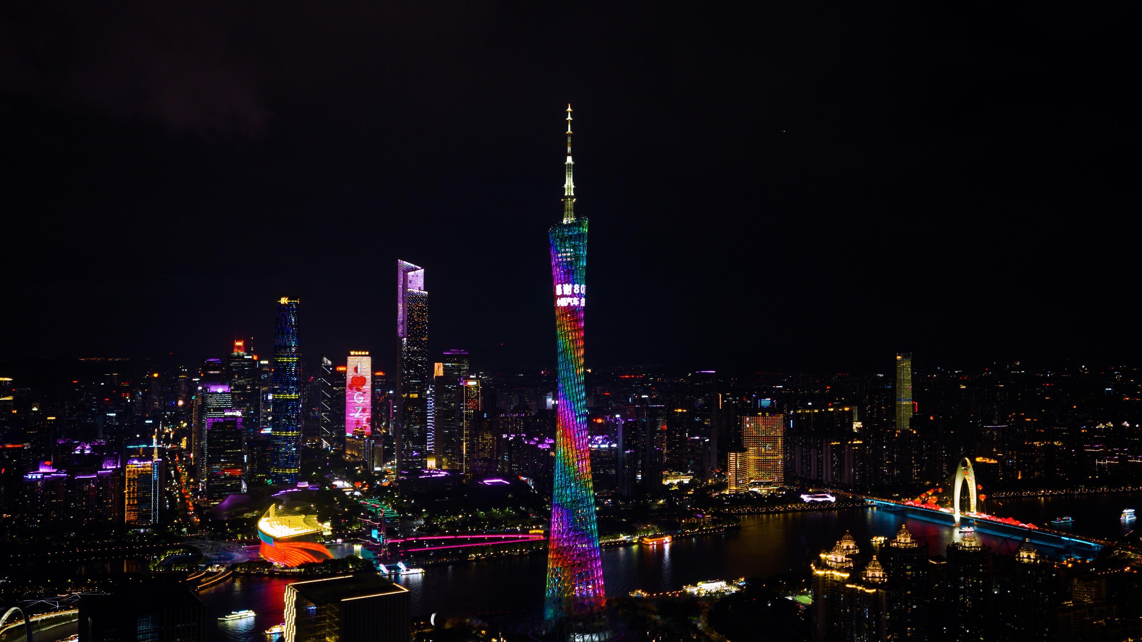 小鹏汽车累计交付量突破80万台 ​​​ 广州塔都为小鹏汽车亮灯了，真的可以[哈哈