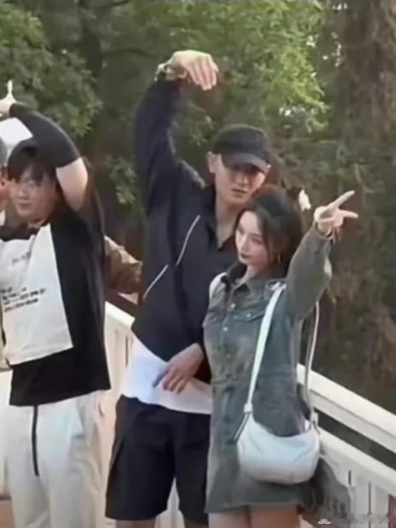 #黄子韬求婚成功了没有#就这么个事一直被大家问，黄子韬能不能干脆点出来给个回应啊