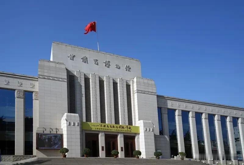 美国联邦政府正式停摆 80 万雇员无薪休假

当地时间 9 月 30 日午夜，美