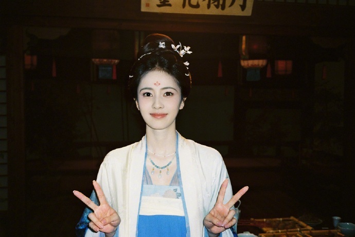 白鹿奇奇怪怪可可爱爱的六一白鹿六一晒莫离叶璃   白鹿奇奇怪怪可可爱爱的六一，白