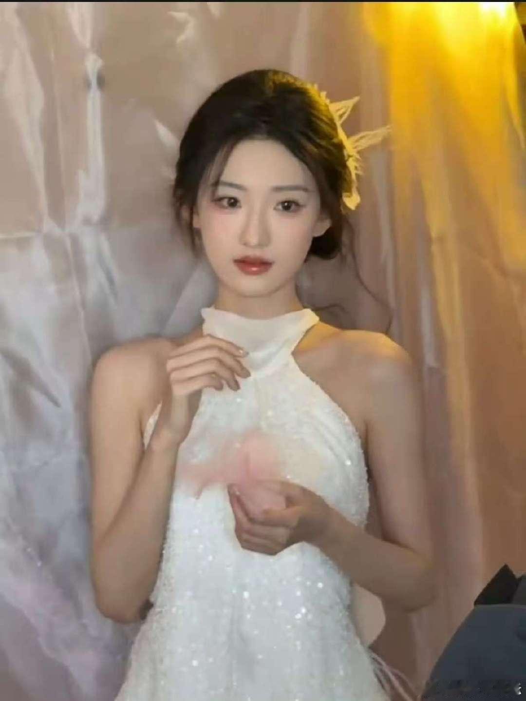 杨雨潼发红包杨雨潼红包《暗河传》热度破万，乔振宇说到做到发大红包！杨雨潼这波操作