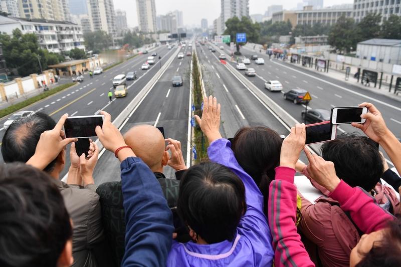 许多热爱写作的朋友，常常苦恼于自己的文章无人问津，实则关键在于未抓住热点文的核心