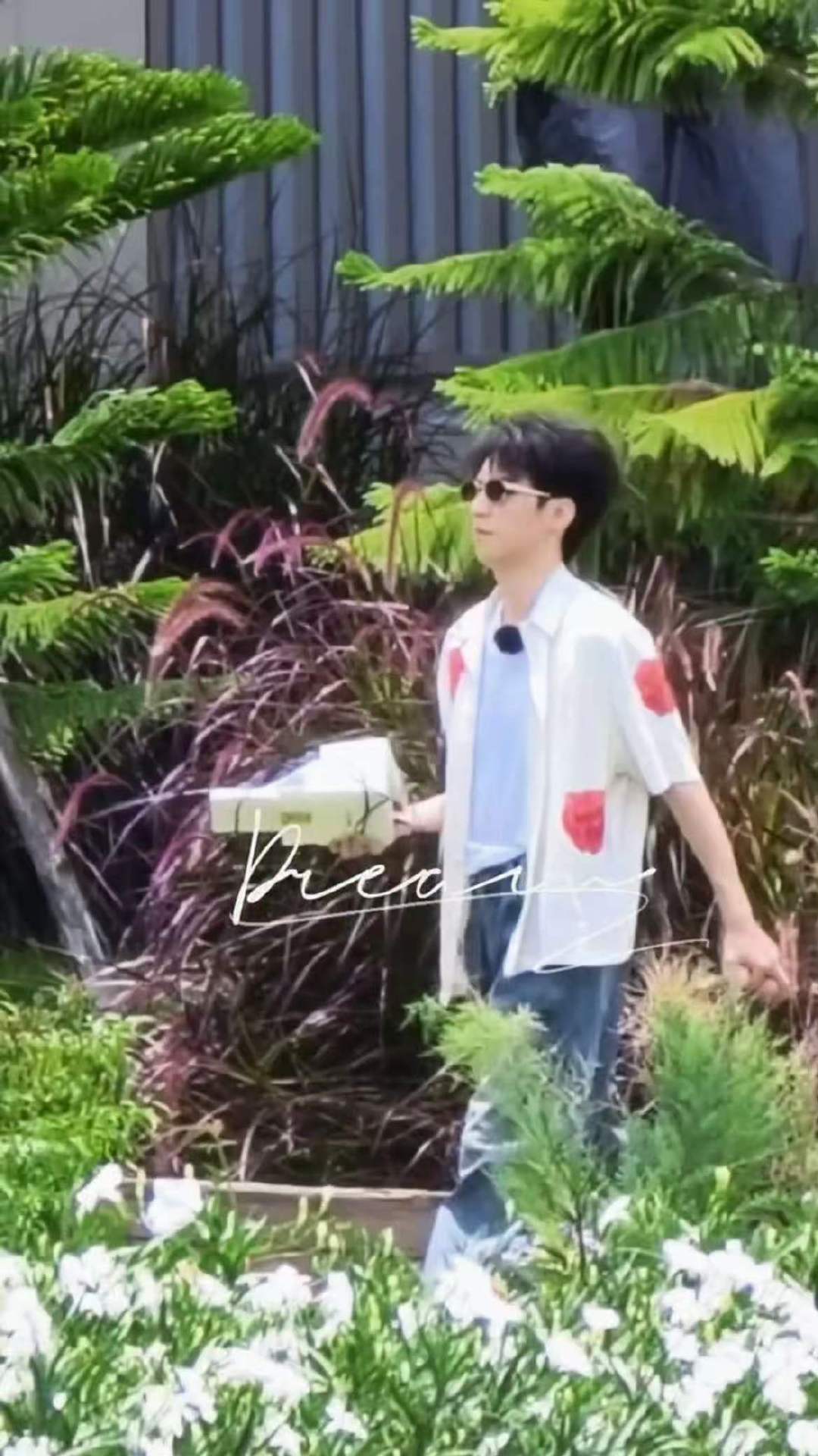 王俊凯520仪式感就要送fafa王俊凯520仪式感就要送花 哈哈哈哈哈 已经仪式
