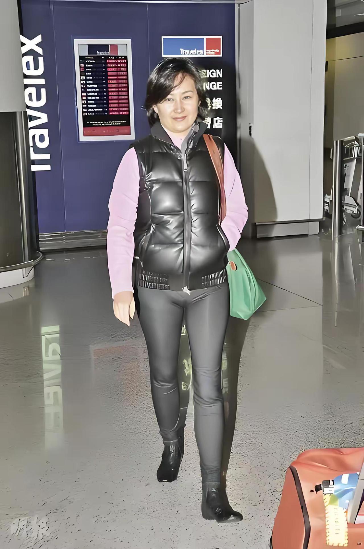 年龄增长是自然规律，心智成熟却是自我选择。看清了很多事，却依然热爱生活；懂得了世