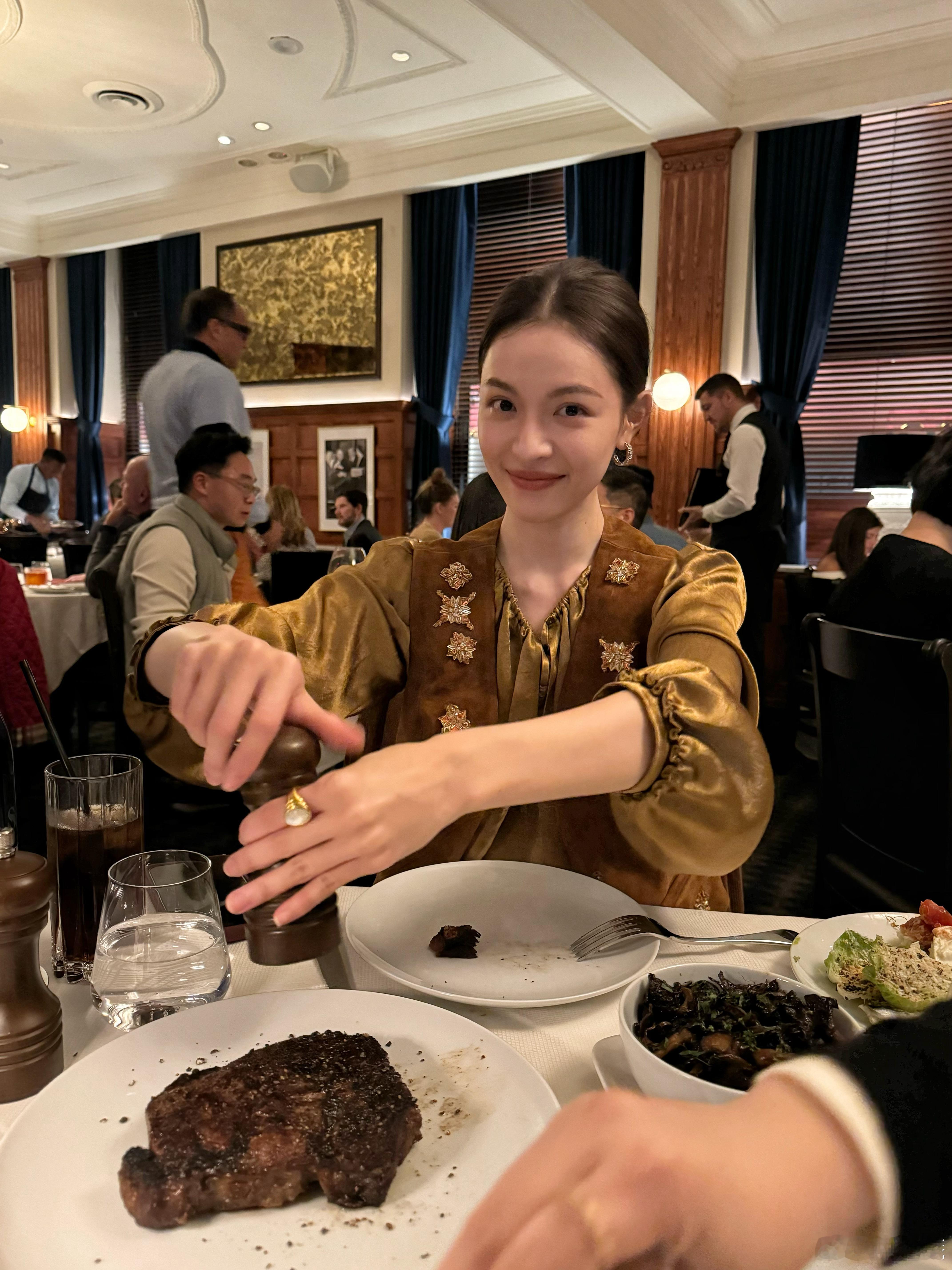 吃了牛排逛了展🤓完美 #女生加油# ​​​