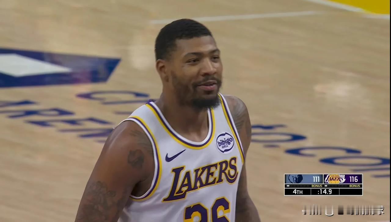 湖人大将斯玛特真是太心慈手软了！今天湖人在主场以120:114战胜灰熊，本场比赛