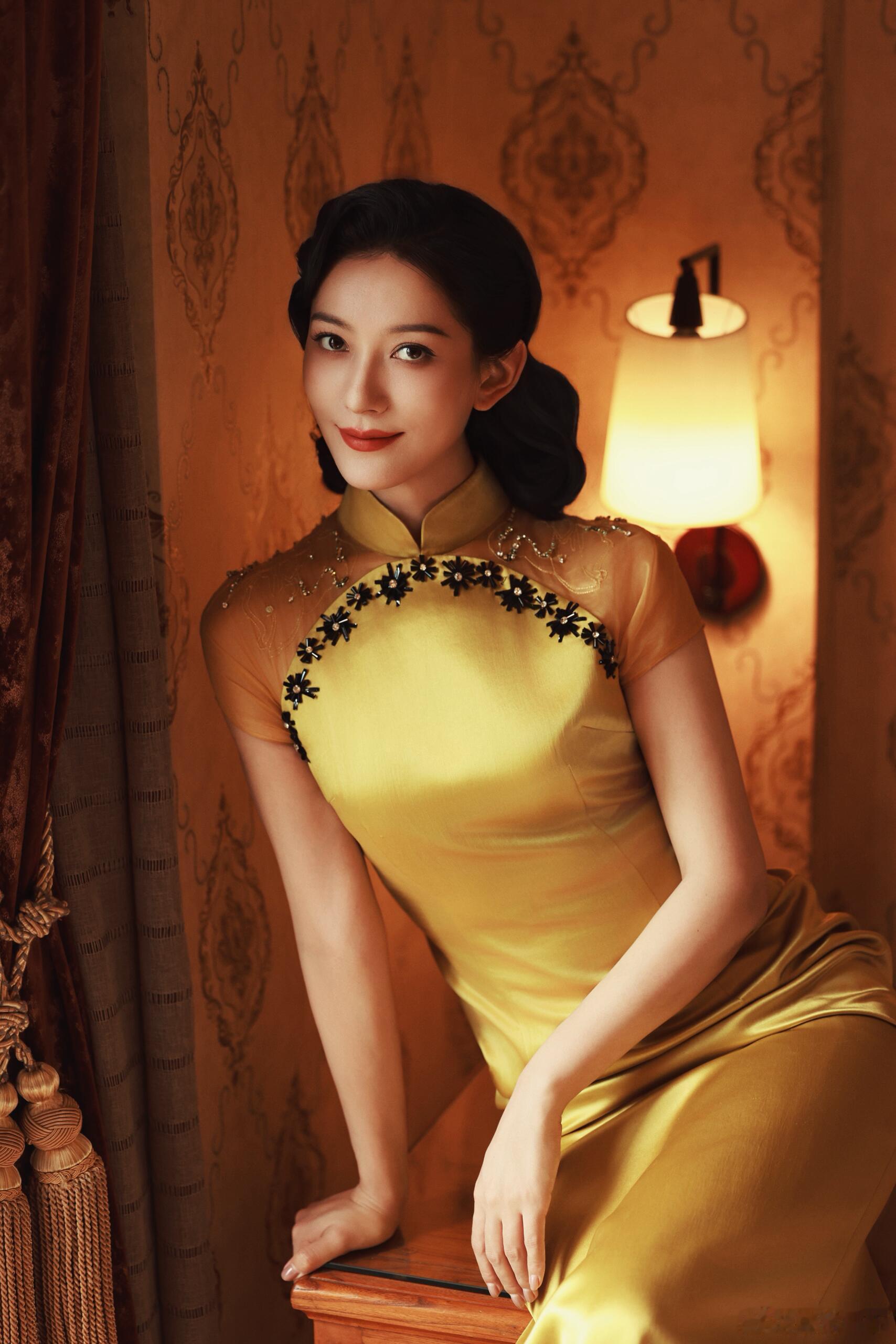 王姿允中式旗袍造型💛 ​​​