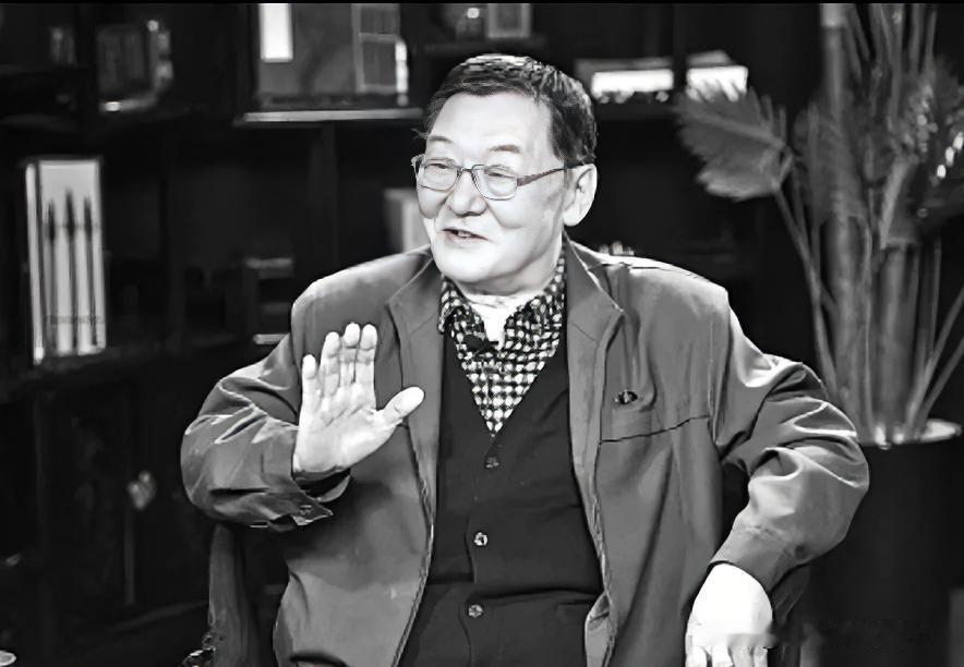 翟俊杰走了，

他最放心不下的

不是他心心念念的电影事业，而是他的妻子张春如。