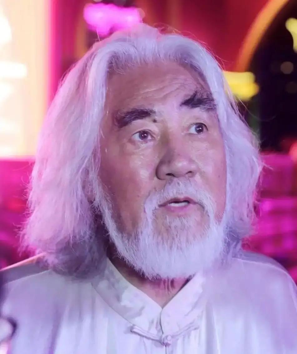 一觉醒来，张纪中这“百亿身家”的局彻底崩了！

谁能想到74岁的张纪中，刚被娇妻