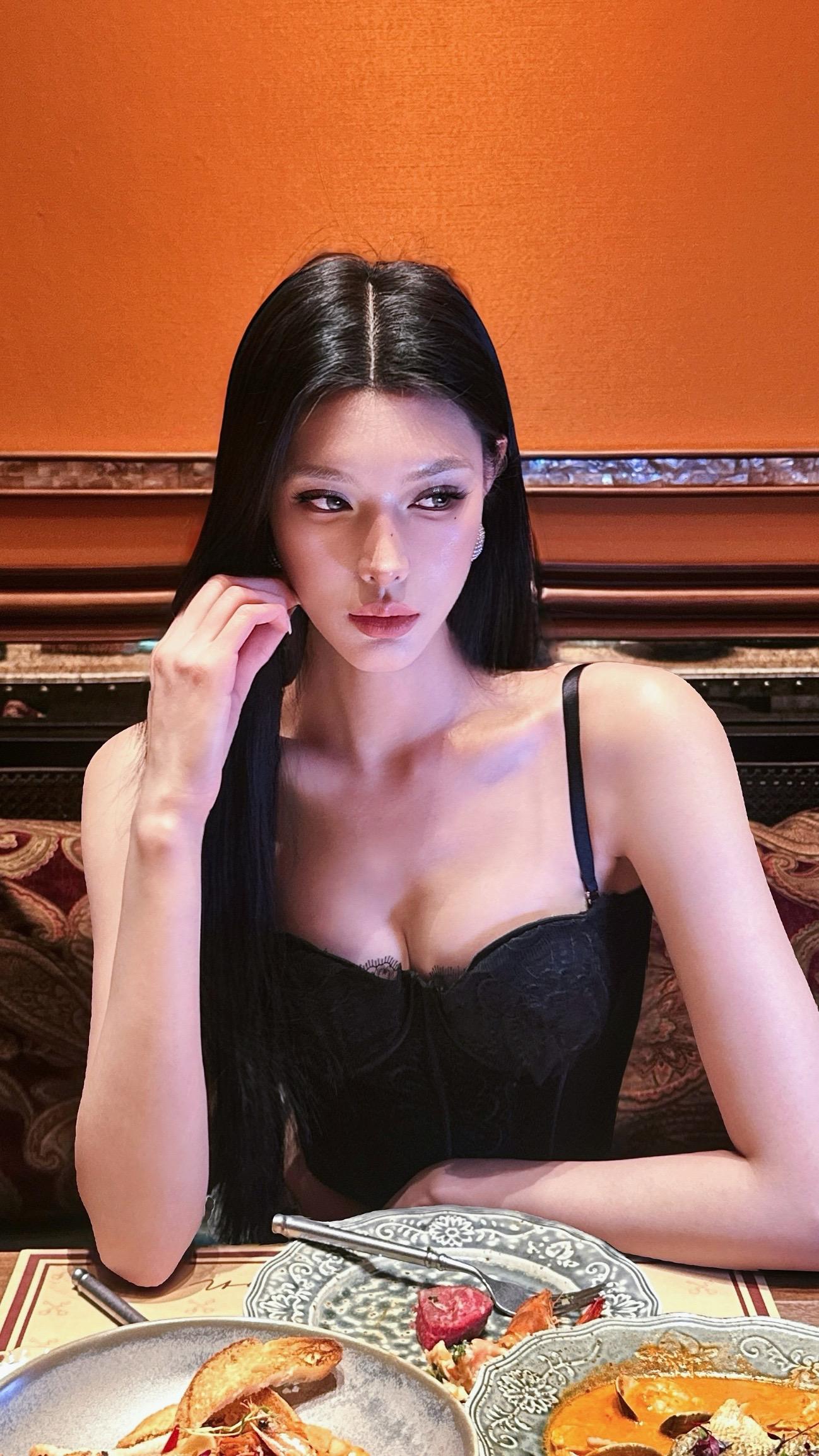👉🏿🖤👈🏿。