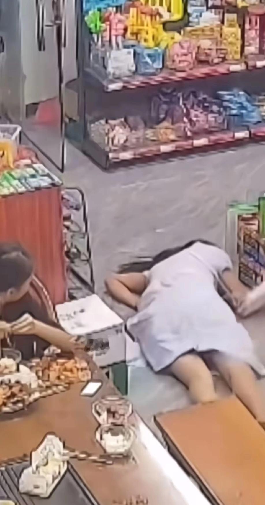 刚吃完饭起身的功夫，活生生的女儿就没了，这事儿谁听了不揪心啊！谁能想到心梗这病，