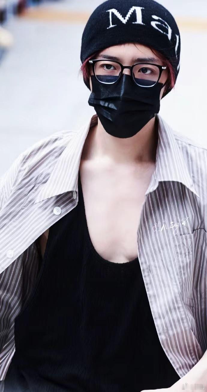 侯明昊深U露胸肌侯明昊铁了心要养梦女侯明昊深U露胸肌，侯明昊铁了心要养梦女，侯明