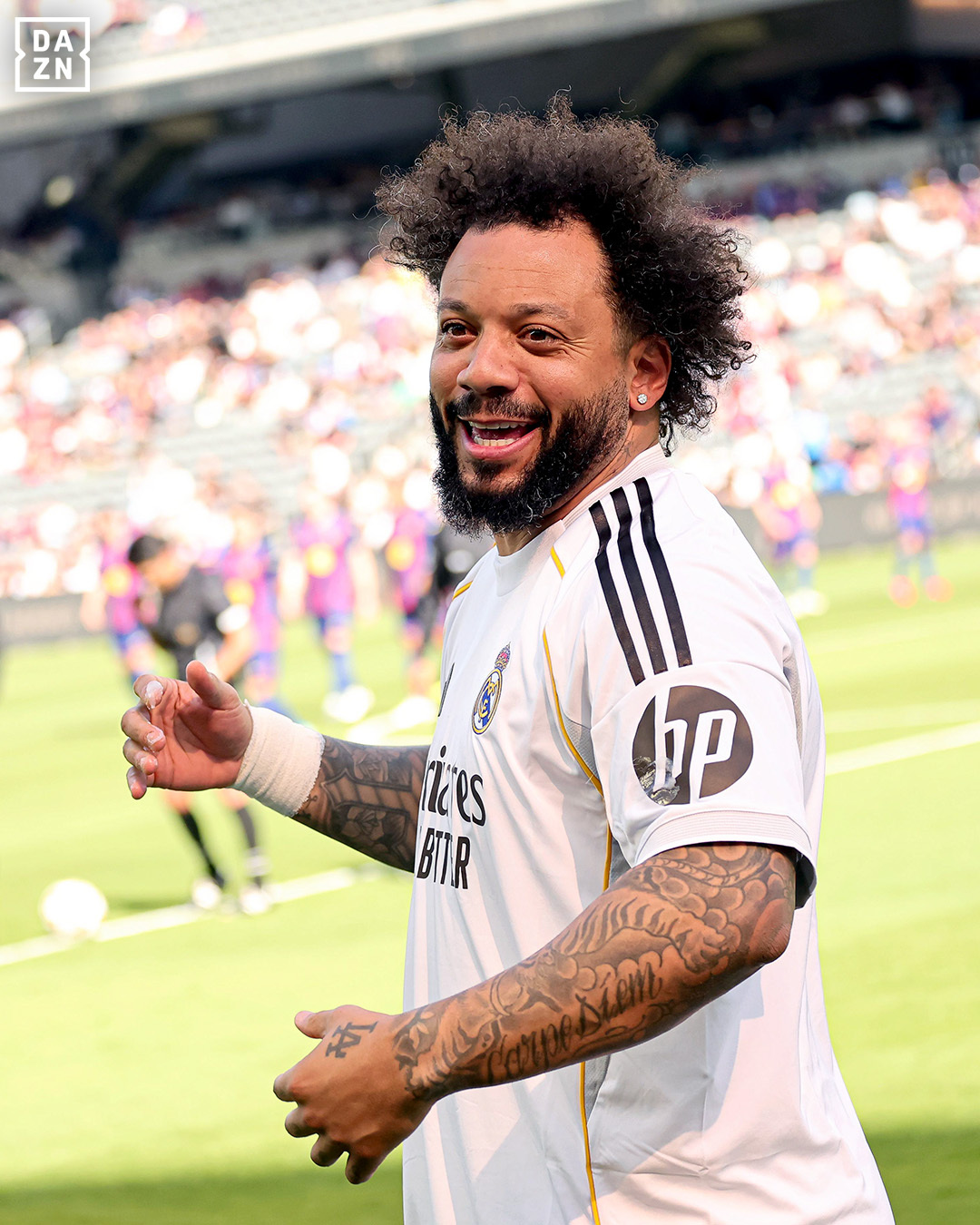 巴西传奇球星罗纳尔迪尼奥和马塞洛重返赛场，参加在洛杉矶举行的“英雄之家：传奇系列