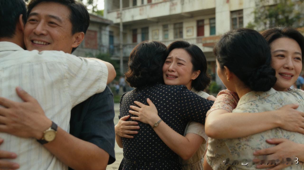 上周高中同学突然加我微信，寒暄几句后说夫妻俩带俩娃来上海玩，想约我见面叙旧。我心