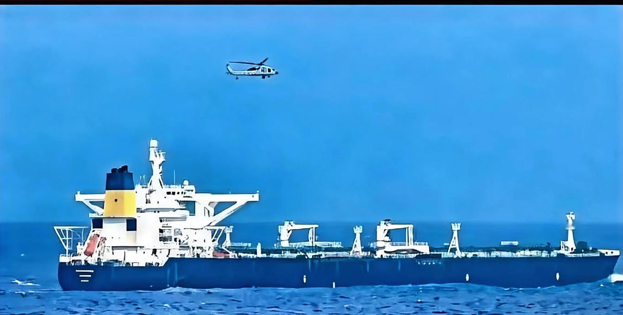 12月23日，老特在推特上那叫一个“豪横”，直接宣布要“永久保留”那艘香港公司的