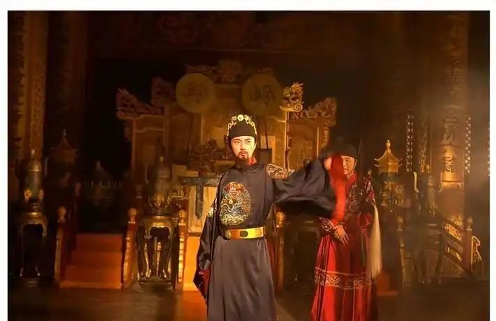 1630年，46岁袁崇焕因“卖国”被凌迟处死，挨了3543刀，直到皮肉已尽，袁崇