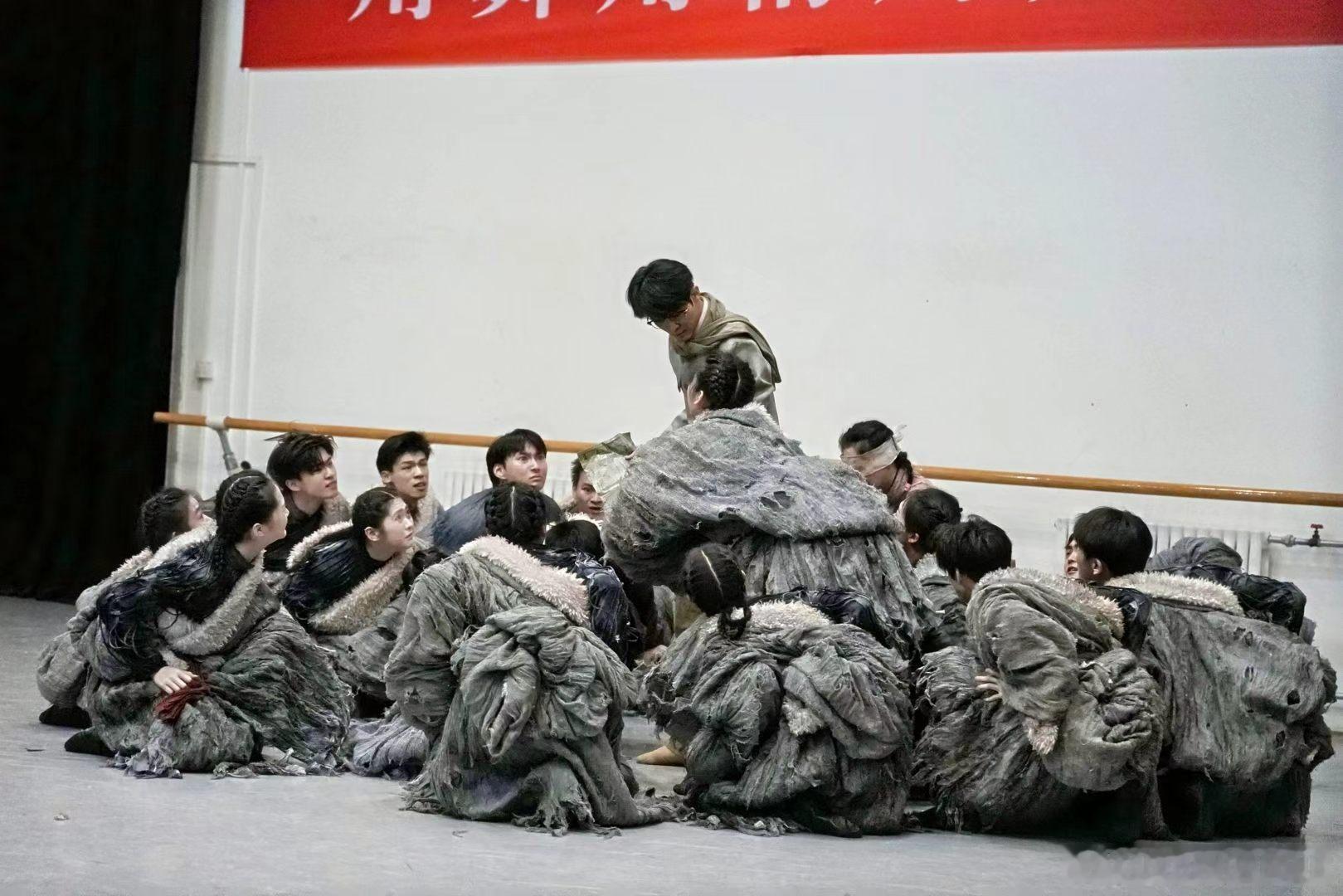 同心之旅 复兴有我同心之旅走进北舞，媒体、网络大V与党外代表齐聚校园，沉浸式观赏