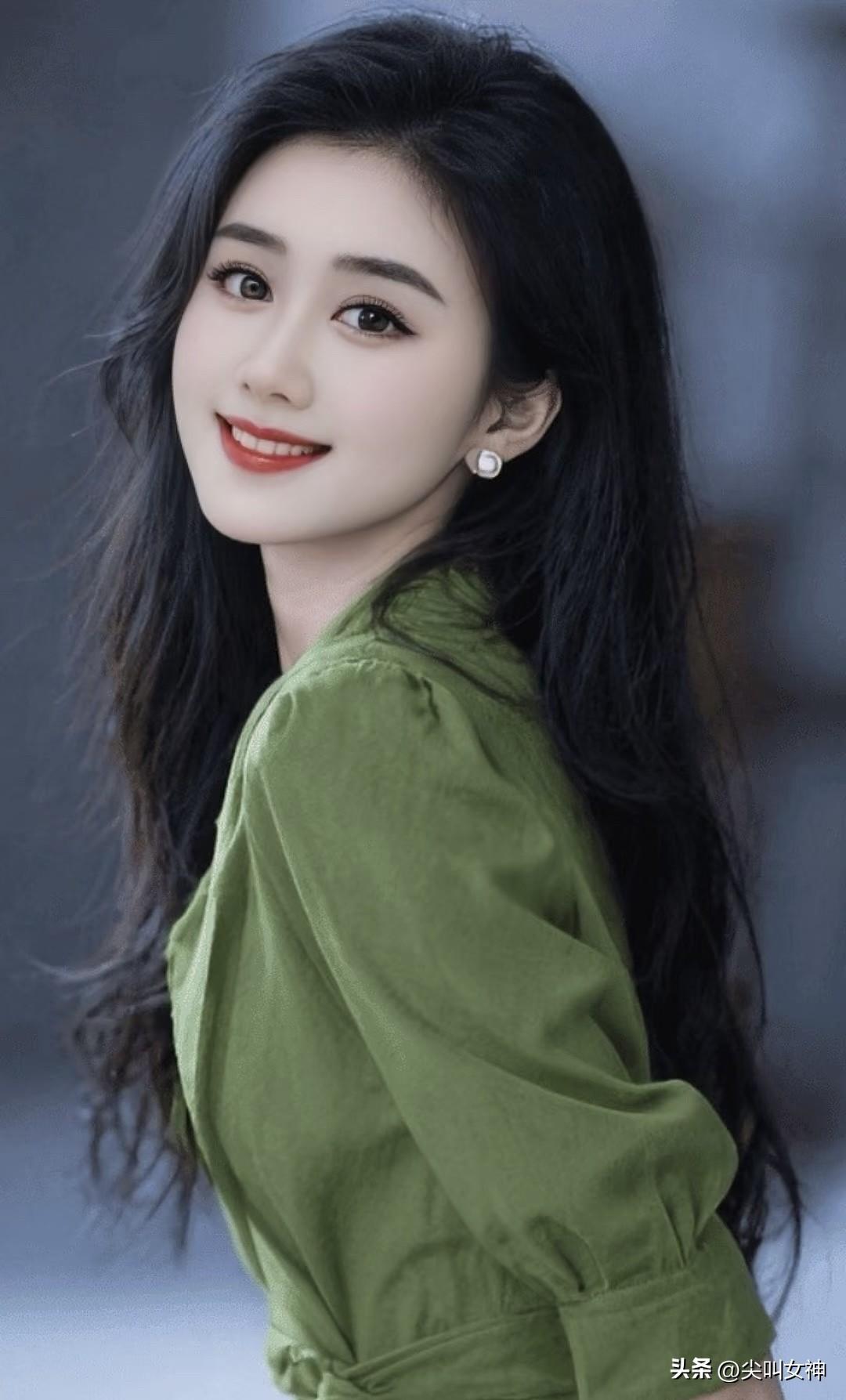 谁若懂我笔下意，我便奉你为知己！
短短一联，藏尽人间温柔与心事，
能对上的，才是