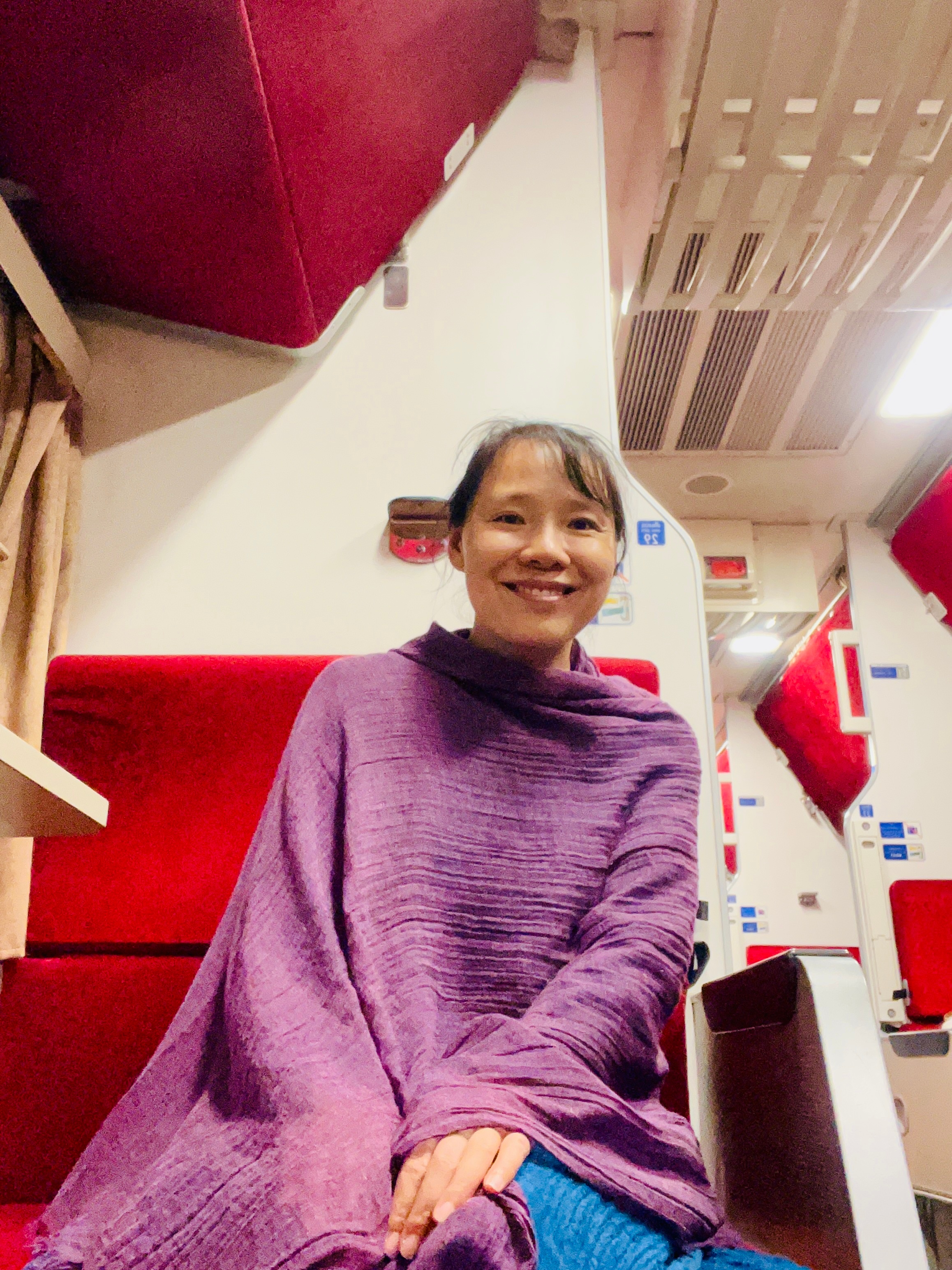 母亲坐火车的时候 很慢很慢的老火车的时候我都会想起你比如今夜数十年前年轻的你带着