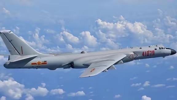 为何中国反复升级轰-6轰炸机？因为说白了，压根就是歪打正着。

很多人不理解，老