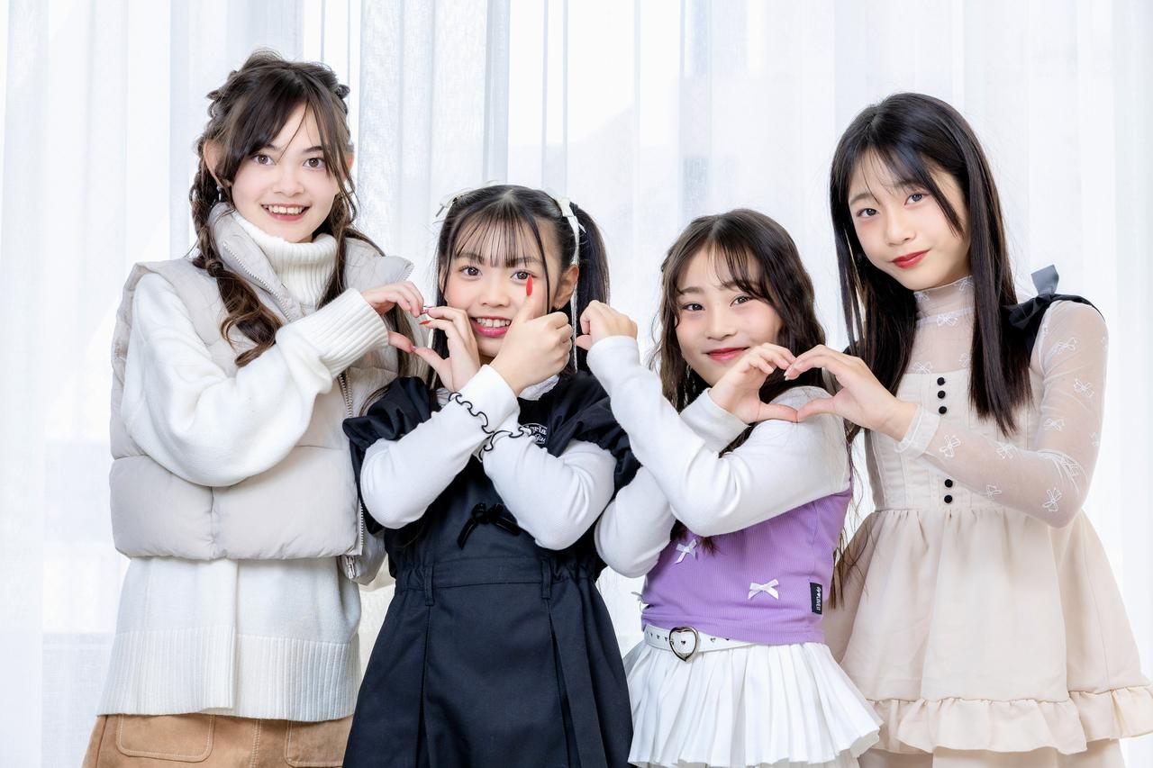 闺蜜们一起比心