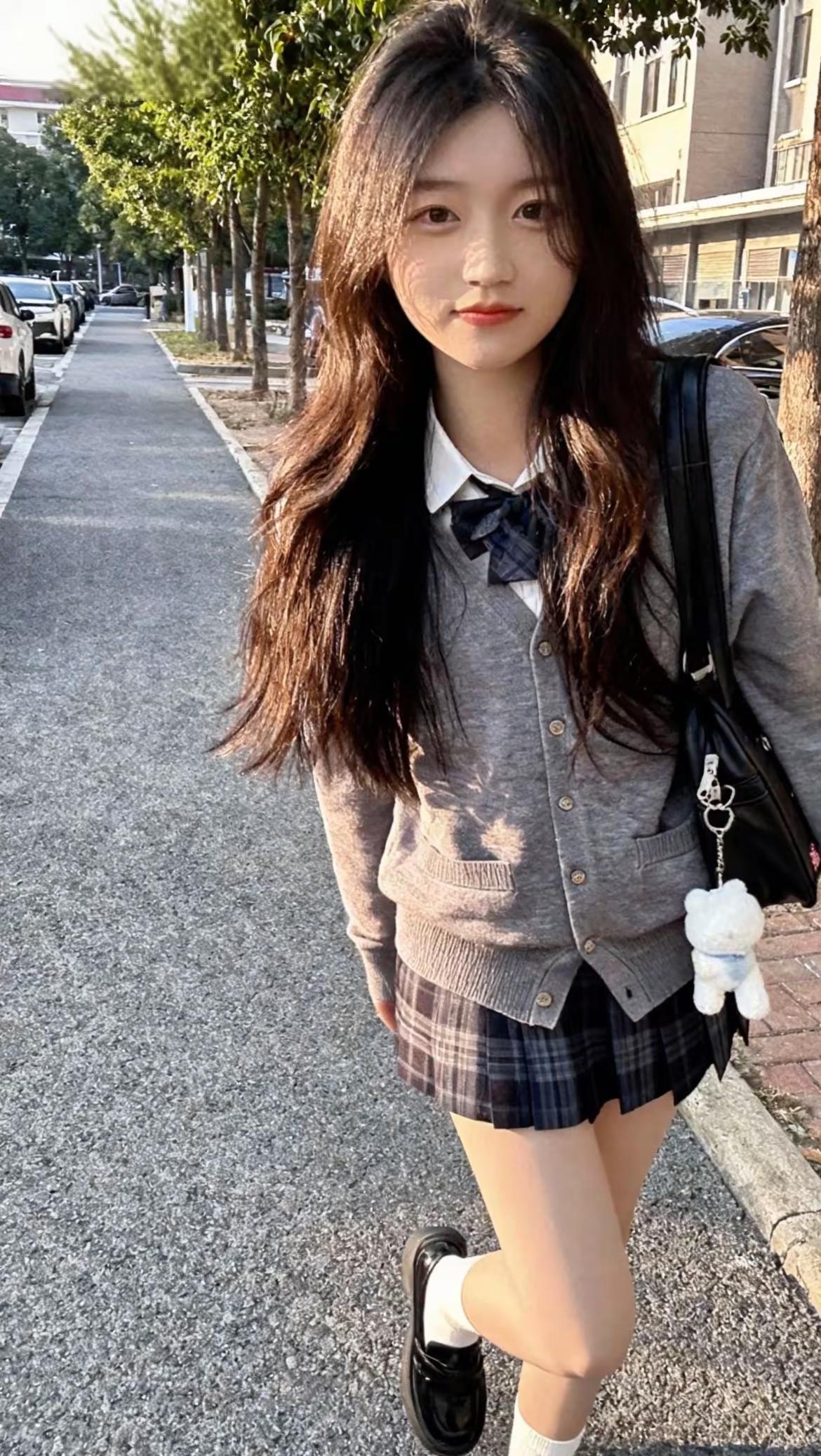 落日余晖，待你而归。jk穿搭 学院风穿搭 街拍穿搭 日常街拍