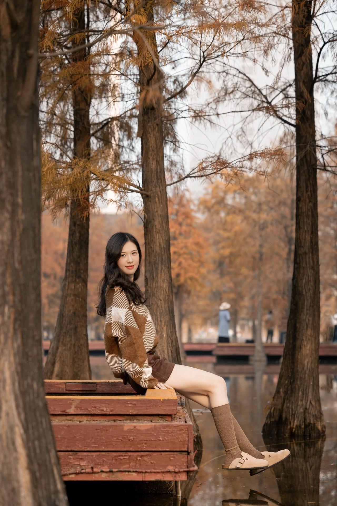 时尚穿搭风格and野外写真系列，长发飘飘好温柔的模特小清新穿搭写真 气质户外写真