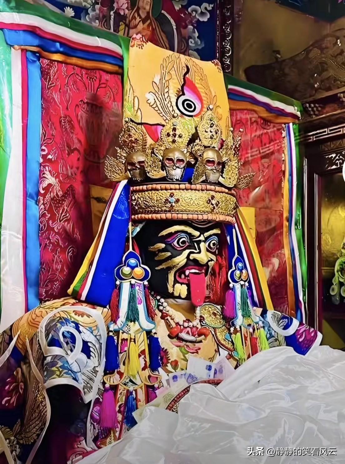 在拉萨去一个不要钱的寺——扎基寺，里面供奉的是貌丑且残疾的女财神，扎基拉姆。
“