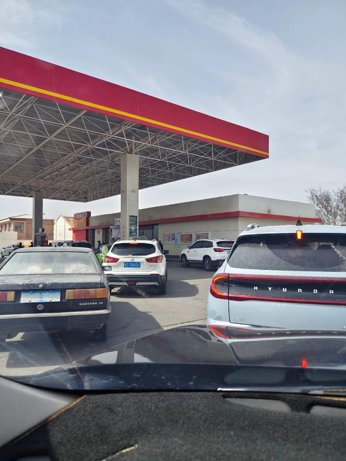 话先放这，油价重回9元时代，燃油车销量大幅下滑是板上钉钉的事儿！
为什么这么说呢