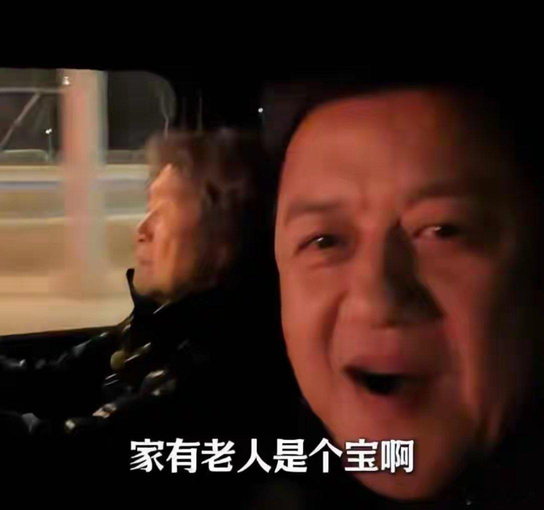 李亚鹏饮酒后83岁母亲开车接其回家55岁了还有个83岁的妈宠着，关键83岁的妈还