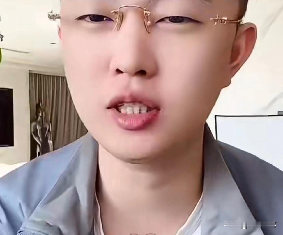 巴扎黑吐槽有些网红有钱涨粉以后贼装！

        我见的太多了，恨不得兜里