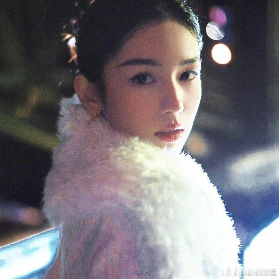 周也 内娱免检大光明谁能不被姐的颜值惊艳到！精致的五官搭配绝美的骨相，自带惊艳的