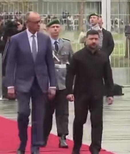 4月14日德国总理墨茨亲切会见到访乌克兰总统泽连斯基，并且德国和乌克兰签署了建设