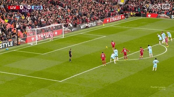 这都没拿下吗大伙如何评价利物浦1比1伯恩利 这场英超第22轮比赛？32'  索博