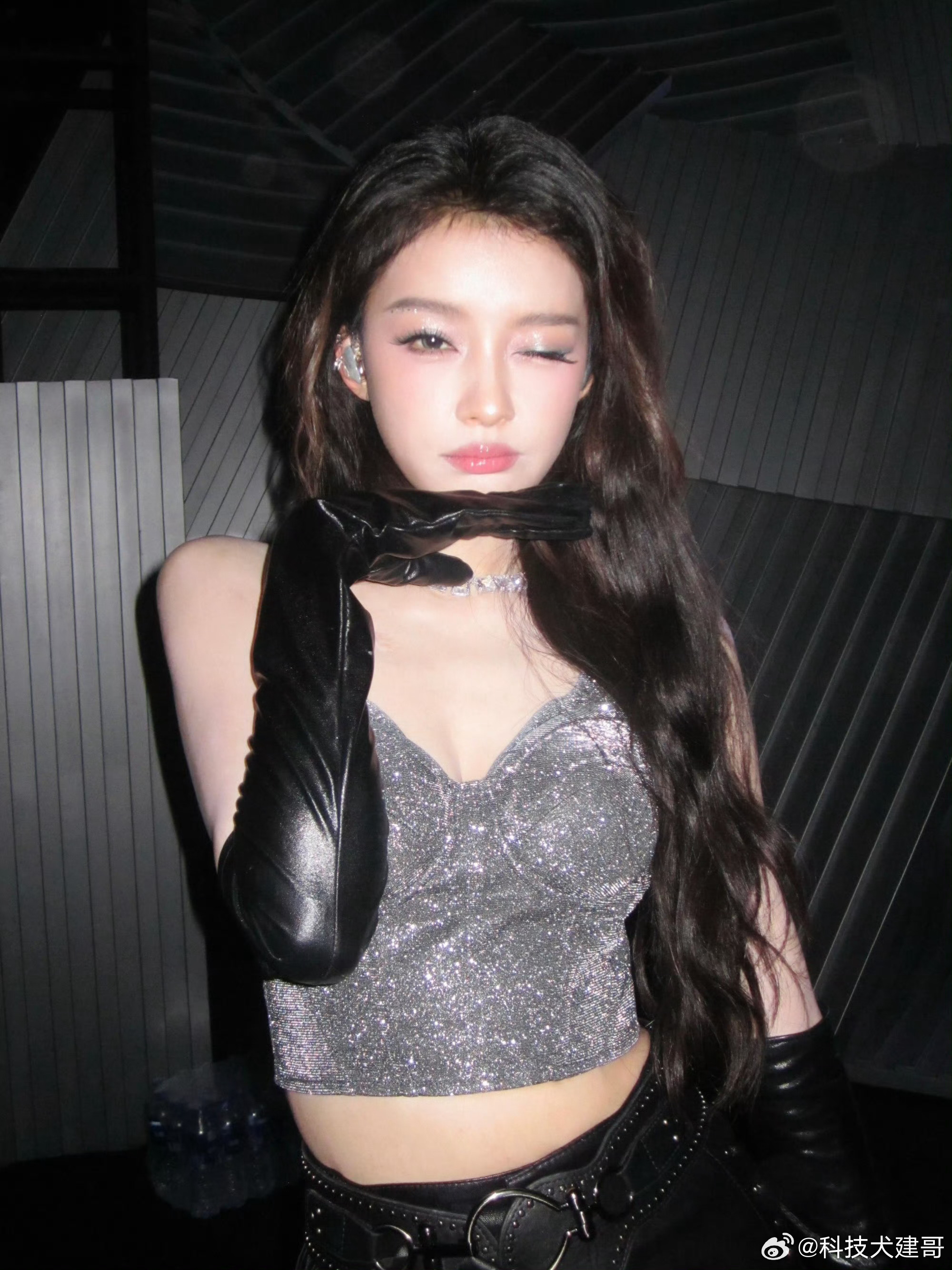 浪姐排名曾沛慈靠情怀杀断层第一，女团选手稳居前列，范玮琪争议不断还能进前五。这排