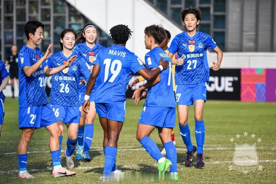 武汉女足头名晋级！跨季6战不败，宋菲助攻戴帽，奥乌苏双响奥乌苏梅开二度，邓梦晔、
