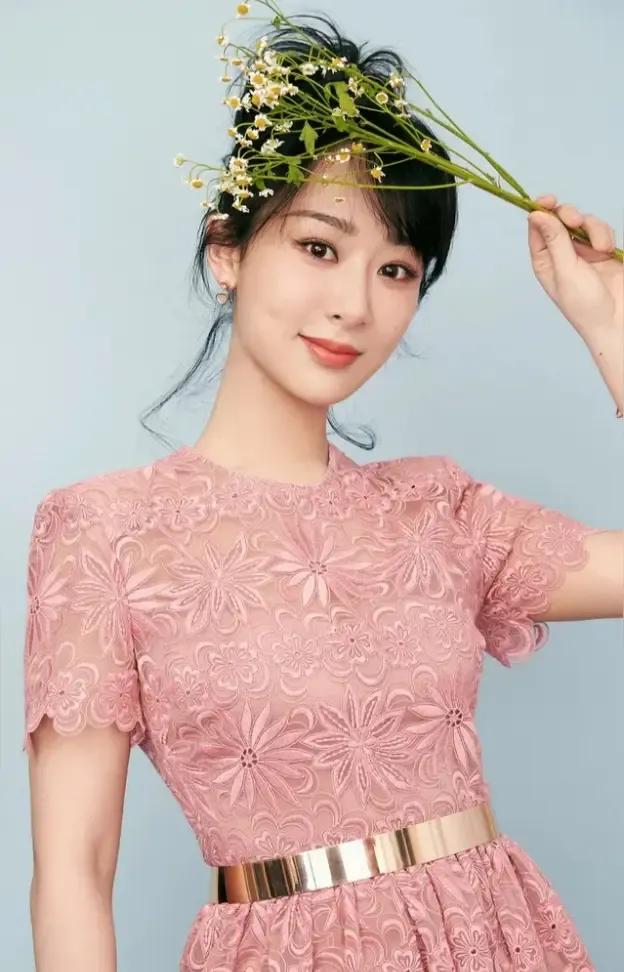 杨紫的戏，真能扎进你心里！

她演哭戏，脖子青筋都爆出来，不是“美”，而是让你跟