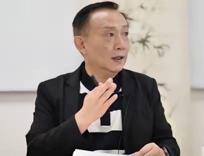 最狠的间谍，不偷你的情报，也不策反你的人；人家直接在你家里，帮你“立规矩”！卢麒