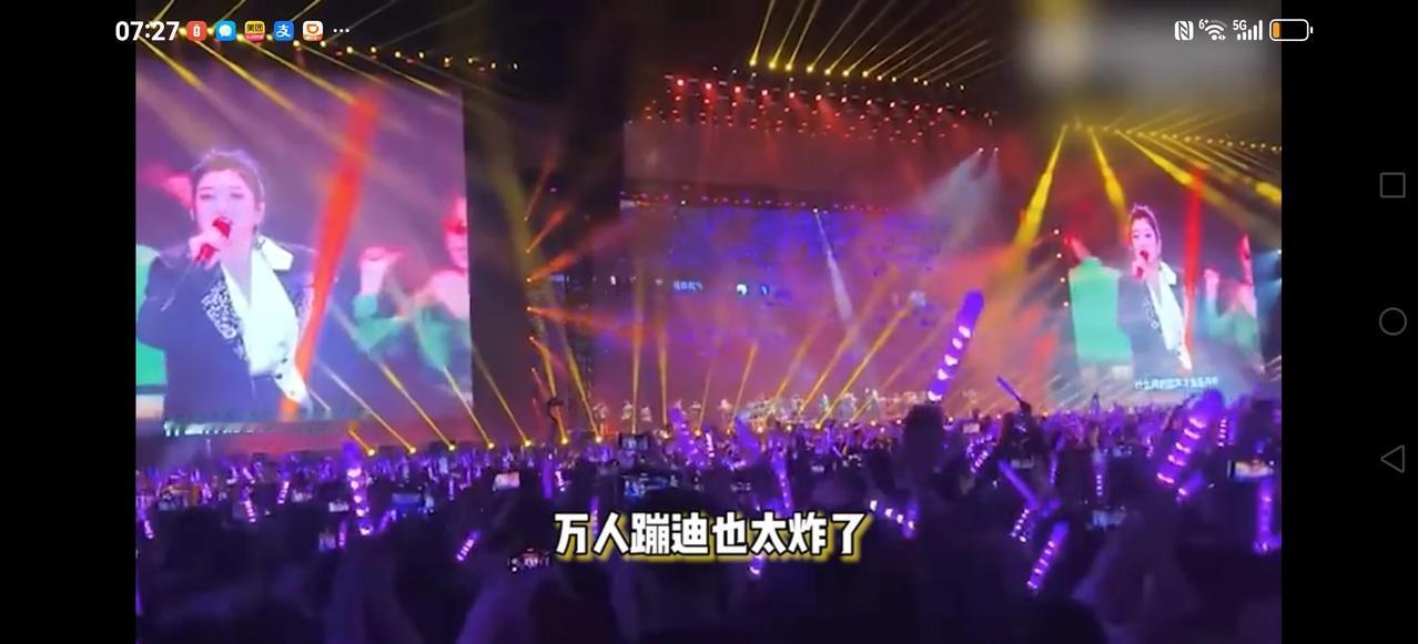 【刀郎应该学学凤凰传奇】
都说凤凰传奇的歌太土，是广场舞大妈的标配，可人家无所谓