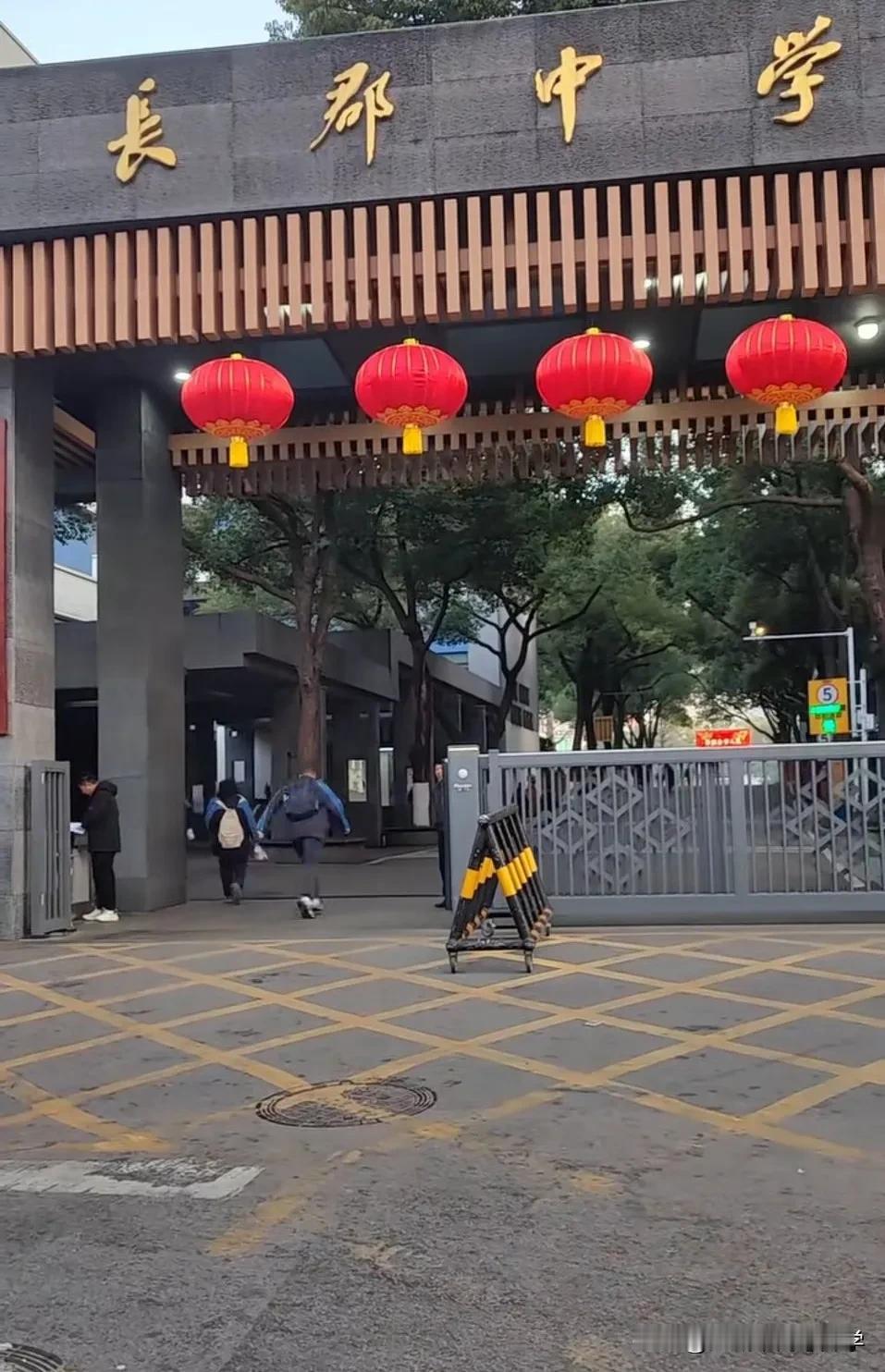长郡中学2026年大年初五已开学，
当你还在呼呼大睡，
沉浸在过年快乐的气氛中，