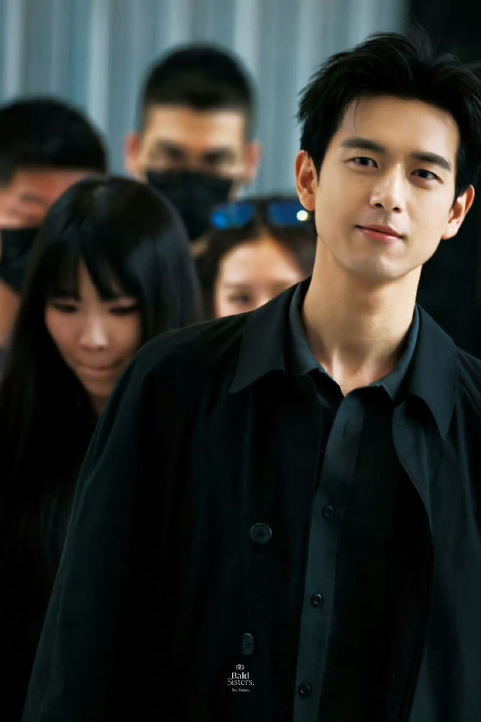 刷到李现近照直接惊掉下巴！谁能看得出这是34岁的李现啊 皮肤状态在线，身形挺拔有