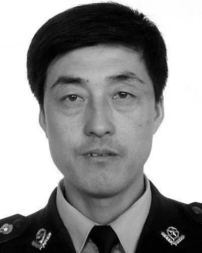 李纯平，1964年1月出生在黑龙江绥化兰西县。1983年，他接过父亲的接力棒，成