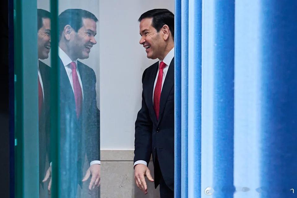 【嘴上都说不选！镜头早已排好，万斯鲁比奥抢跑排练2028大选】詹姆斯·戴维·万斯