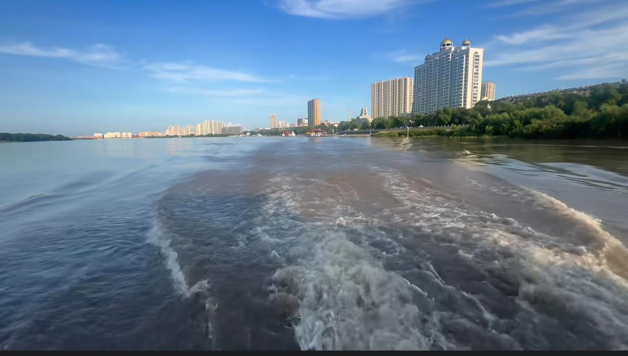 夏日生活打卡季 夏日生活简直太值得打卡啦！看看这蓝天大海，清新的氛围感直接拉满。