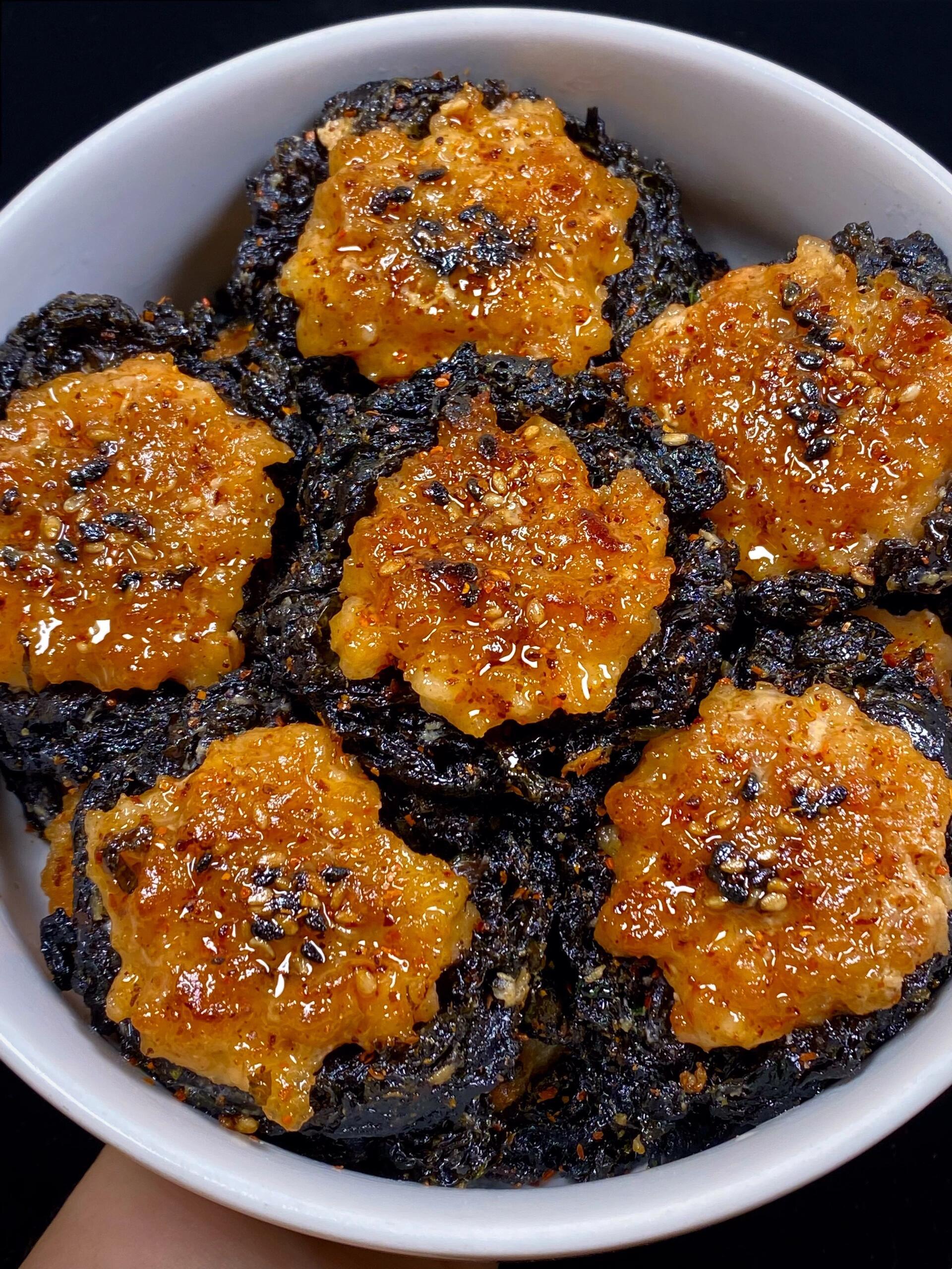 香酥的紫菜虾滑饼。 