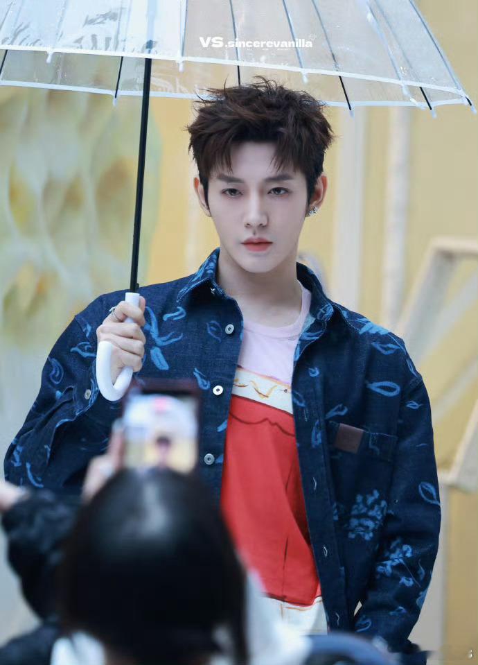 迪丽热巴邓为迪奥生图 两条傲娇小狐狸又飒又媚，勾人心弦 