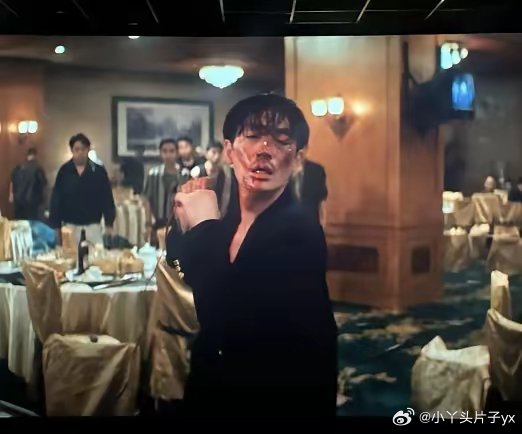 奉劝大家不要带孩子去看《空枪》了。原因很简单，不是因为朱一龙卫诗雅有一段😚😚