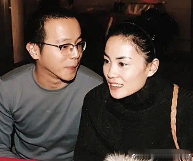 庾澄庆说王菲很难搞1997年，王菲和窦唯还没有离婚，庾澄庆再拽也没有窦唯又coo